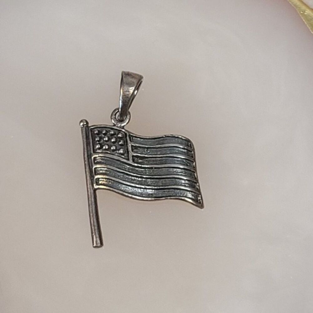 925 Sterling Silver American Flag Pendant USA Patriotic Textured Charm Thailand